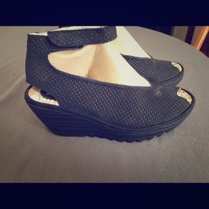 Fly London Yala Pref size 9 black